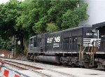 NS 2802 leads train E2T at Southern Junction on a Resticted Signal